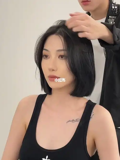 女生都要剪的短发发型方圆脸也可扎可散