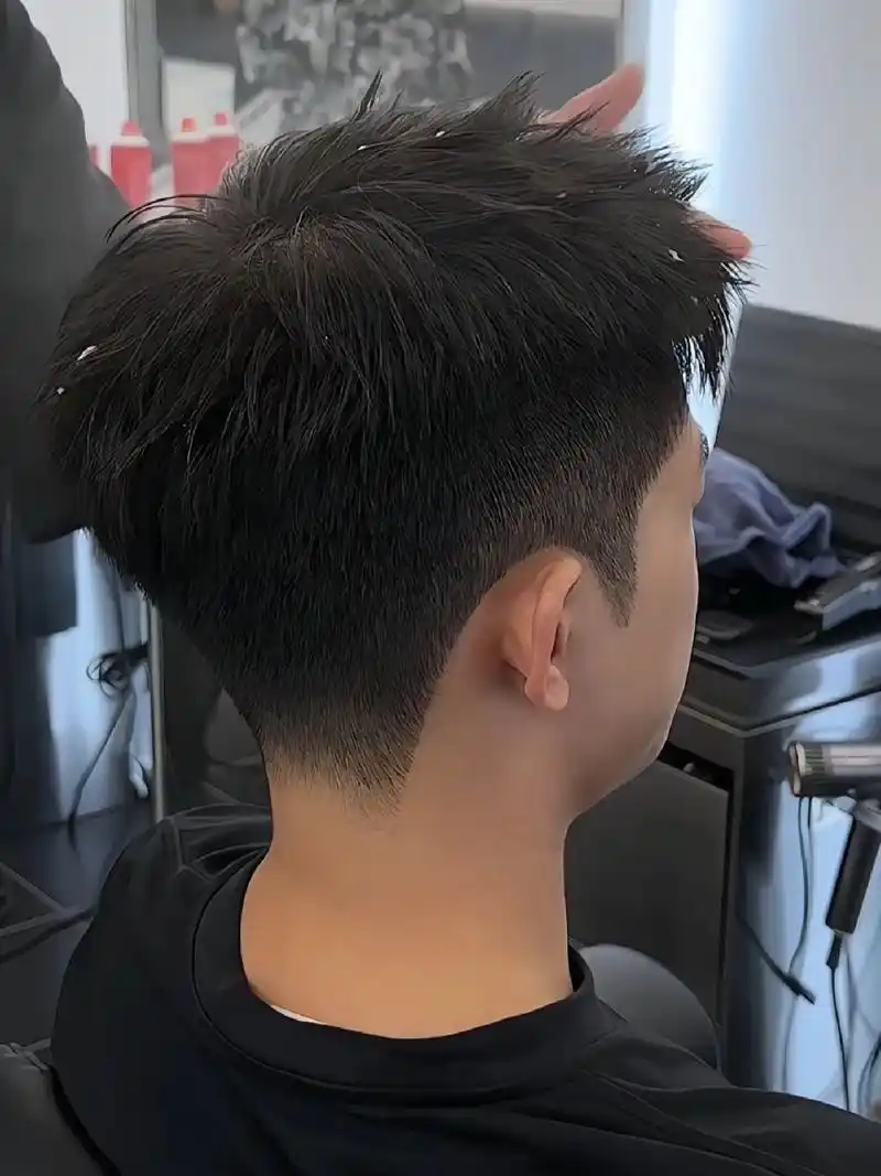 美式前刺 10月第一张照片 💇‍♂️男士前刺发型 📢 现代男性