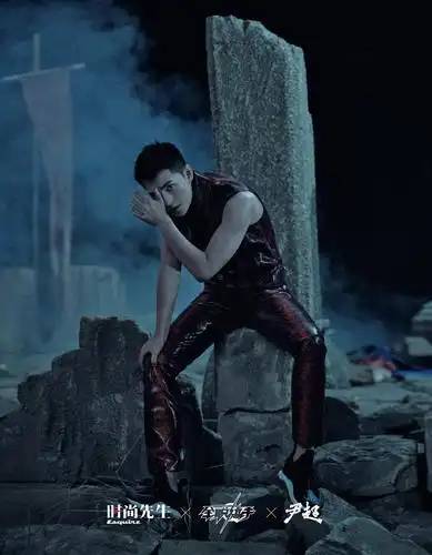 杨洋最新封面大片释出 血性澎湃彰显野性力量