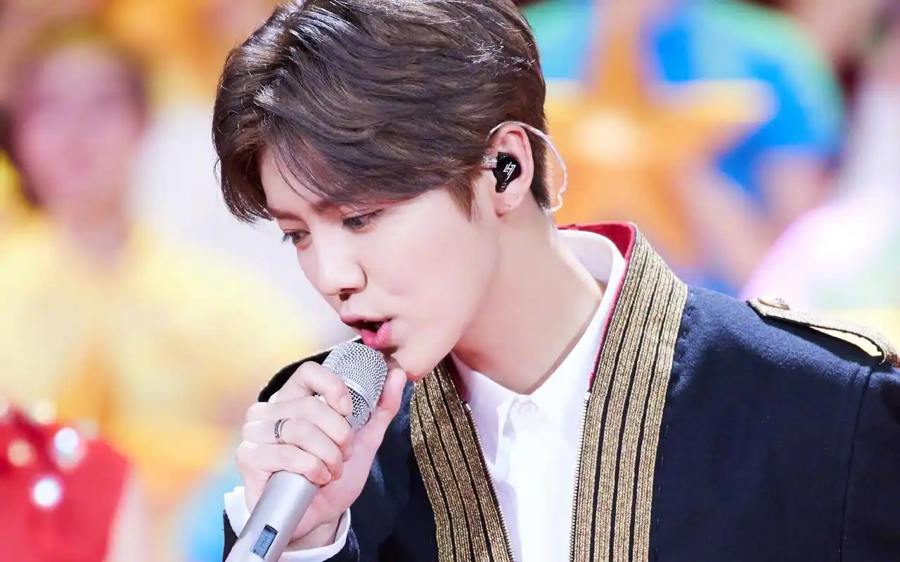 鹿晗精美帅气高清桌面壁纸