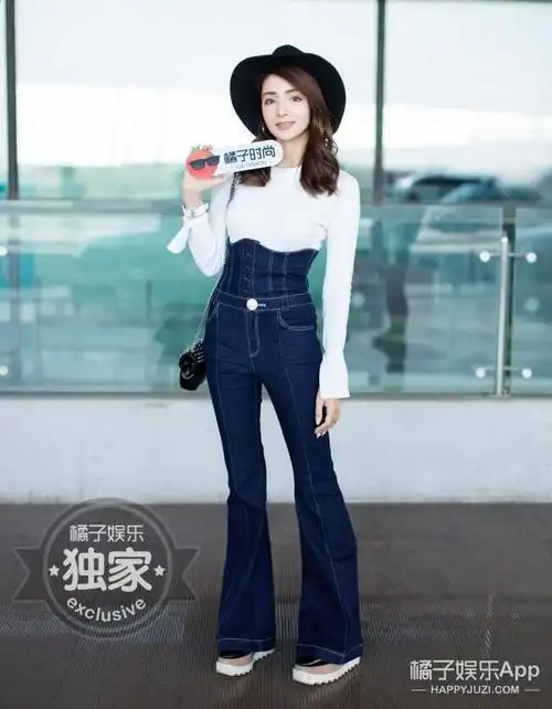 麦迪娜用造型感十足的阔腿牛仔裤穿出了"胸以下全是腿"的气场!