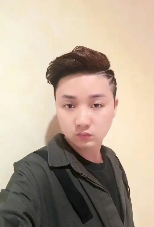 胖脸圆男生合适剃短发吗男生首选的短卷发全集