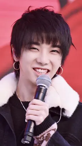 原创前有欧阳娜娜捂嘴笑后有华晨宇眯眼笑你们学会了吗