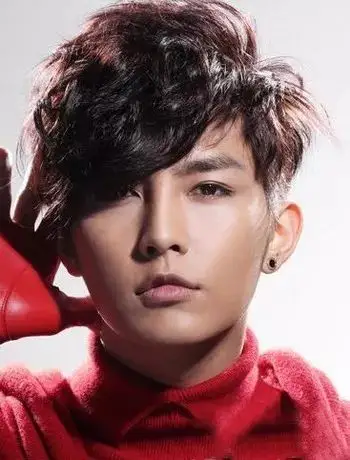 推荐一款最近经常剪得斜庞克发型