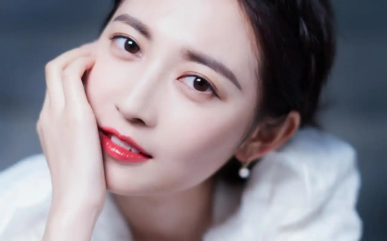 陈钰琪纯白仙气写真桌面壁纸