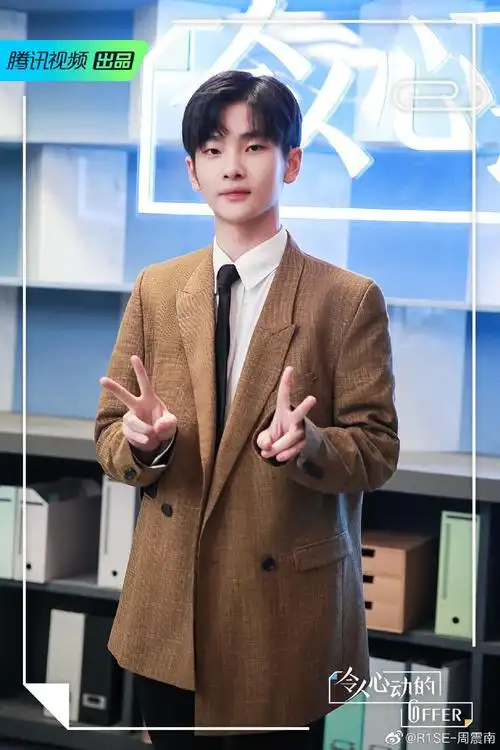 单眼皮中的单眼皮周震南带上双眼皮眼镜你还认得出来吗