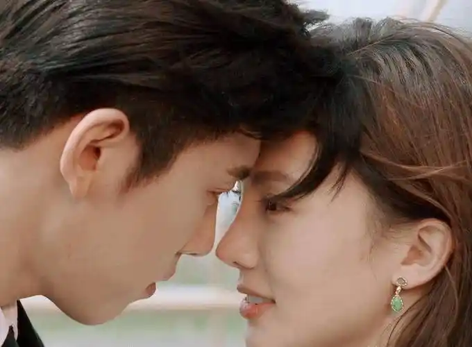 李易峰直言,很多男星不想和金晨拍吻戏,原来王子异没说谎_卡车_摄影