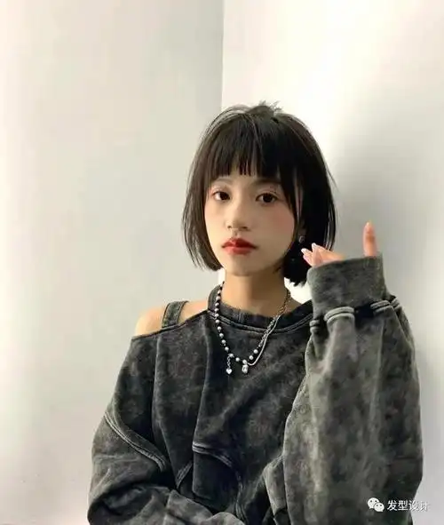 最经典的中式短发设计,也是最百搭减龄的一种设计,适合圆脸鹅蛋脸方脸