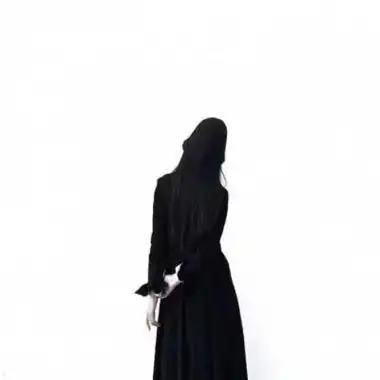 好看的女生黑白背影头像霸气孤独背影女生头像