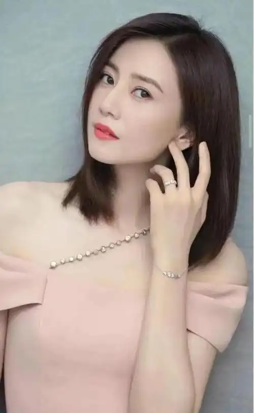 高圆圆惊艳美图(六)_网易订阅