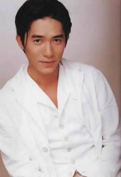 那个年代的帅哥之梁朝伟 24张照片带你感受他的帅