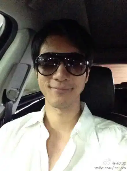 王力宏升级奶爸后首晒自拍照 网友调侃:你好沧桑!(组图)