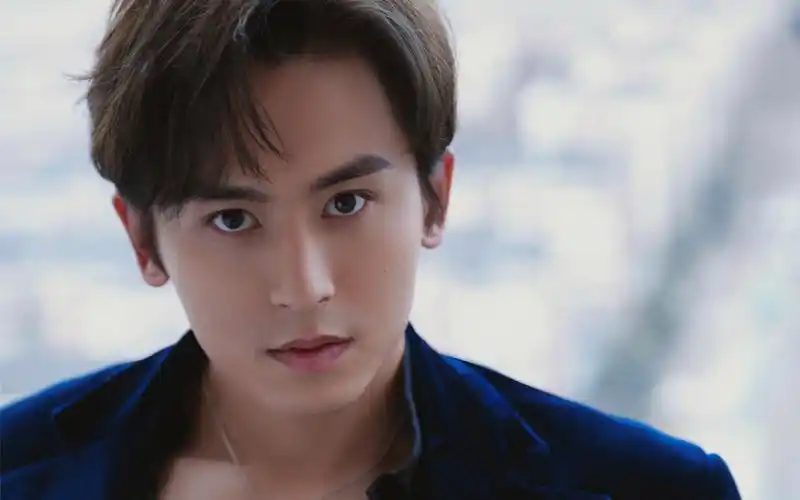 张哲瀚儒雅帅气写真图片桌面壁纸