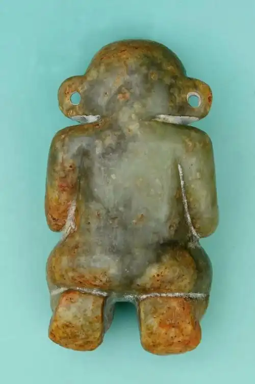 多姿多彩的红山文化《玉人》