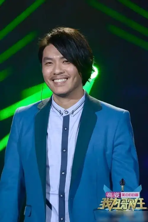 在车底的阿杜近照曝光,中年发福胖到走形,粉丝依然买账大赞歌声