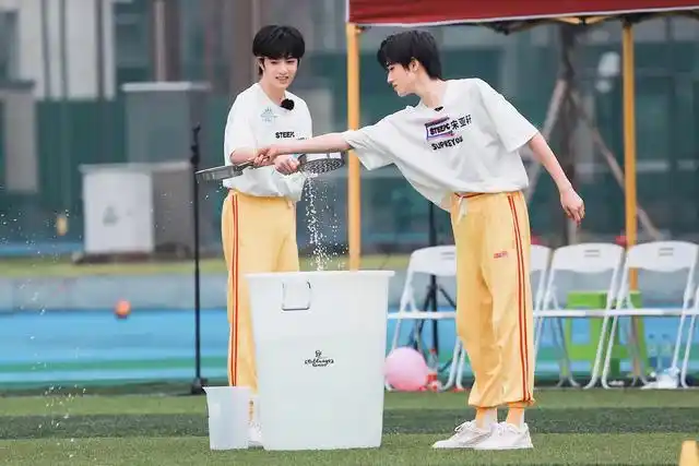 时代少年团宋亚轩刘耀文双人图:少年恣意张扬的模样