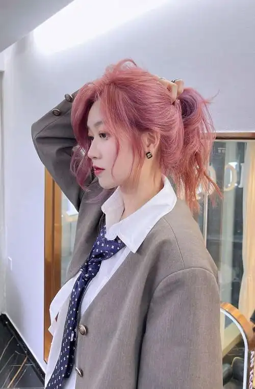 烫过的头发可以漂染,但是不建议漂染,因为烫染发对发质的损伤非常大