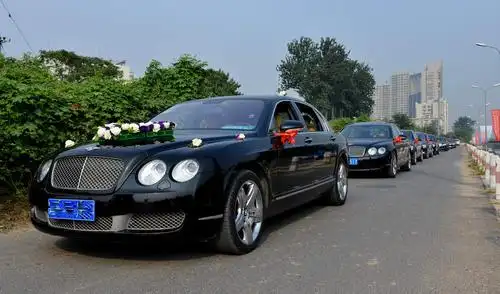 这车是啥车我不也不知道,据说挺牛的!