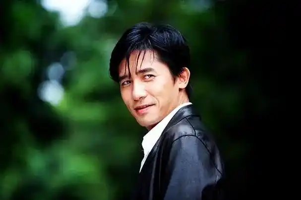 歌手陈凯歌个人资料【中国最具影响力的十大男演员】(图1)
