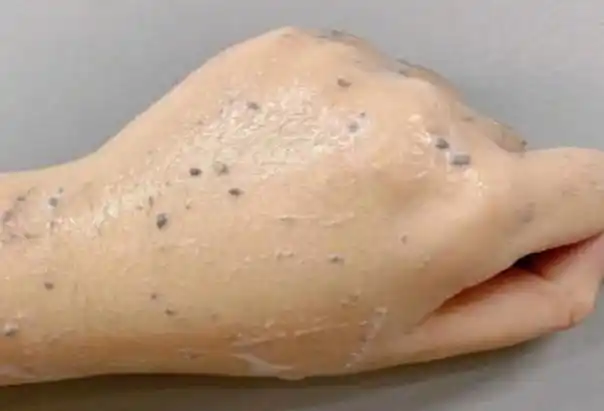 去角质和洗面奶哪个先用