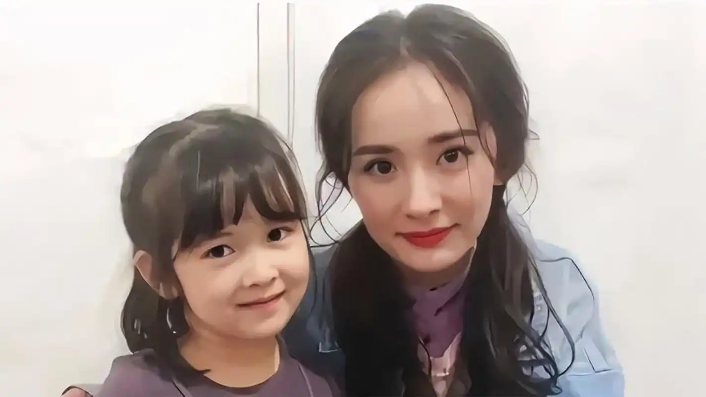 杨幂终于拿回女儿抚养权,小糯米回北京上学,母女俩欢聚一堂