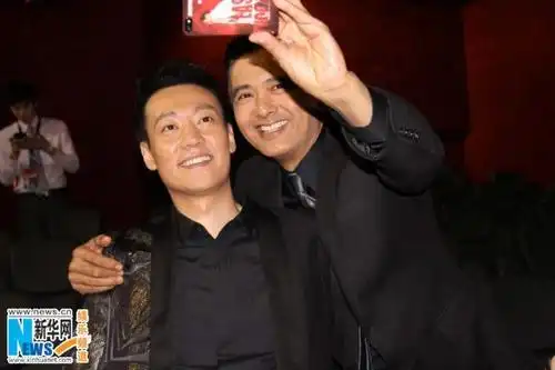 监制刘伟强,导演王晶,周润发及其夫人陈荟莲,袁泉,辛柏青,高虎,冯文娟