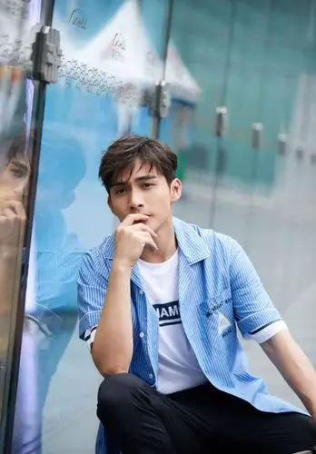 张彬彬姿态撩人,网友:病号服也这么帅,是我"蓝"朋友没错了