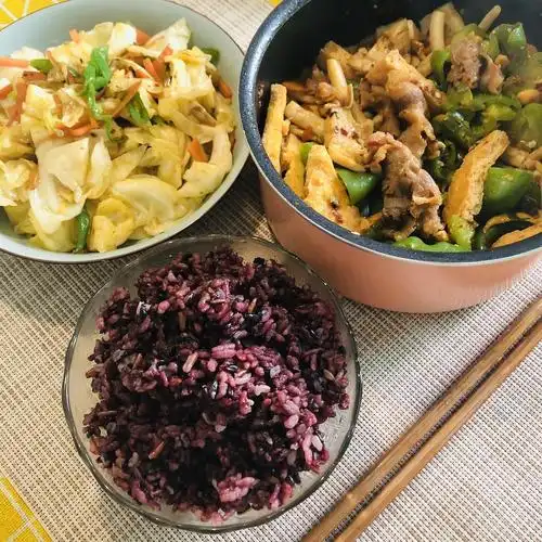 新人自带昨天的午餐照片报到