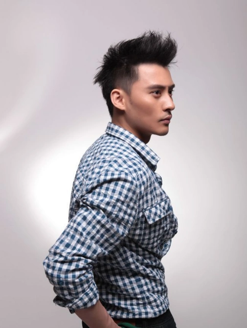 刘珂,1993年8月18日出生于江西省南昌市,中国内地男歌手,毕业于四川