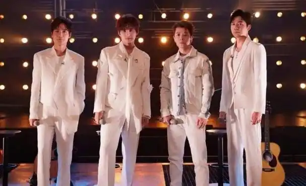 为什么叫0713呢?他们是2007年快乐男声的前13名选手.