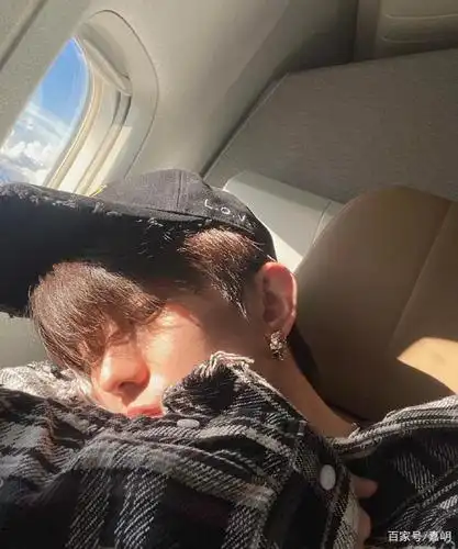 蔡徐坤素颜怎么会这样发展