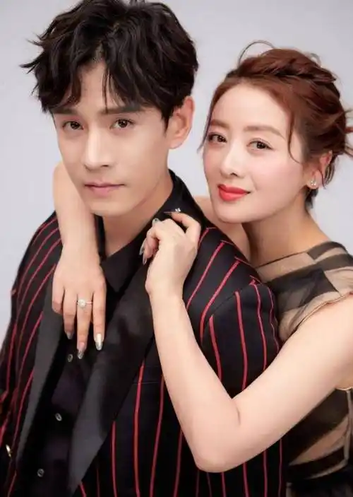 小李琳:曾是富家千金,刚毕业就结婚生女,二婚嫁小六岁丈夫_经超_生活