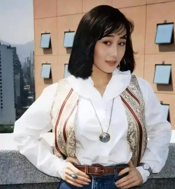 马上成为赌王五太的利智,为何转身嫁给了李连杰?