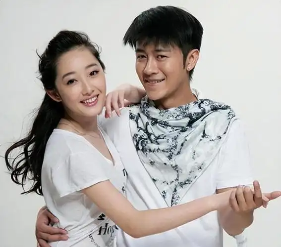 亲妈是导演干妈是导演20年都捧不红他却在娶妻改名后火了