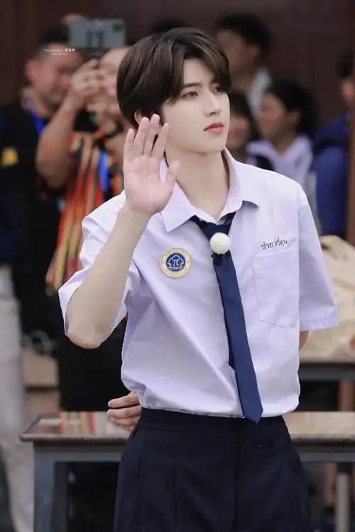 啊啊啊啊啊蔡徐坤今天是校草学长 好好看好好看!