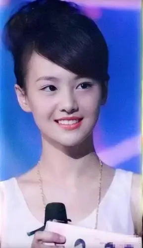 多年前没有整容的郑爽,打扮的简简单单却清纯可爱