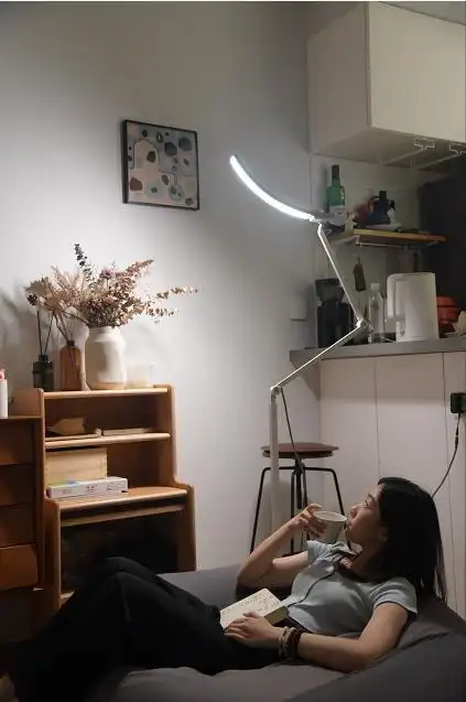 居家生活也有无限可能这款落地台灯帮你实现阅读自由