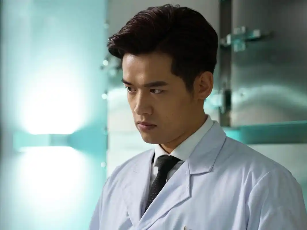 这部剧跟第一部很不同,比如在这一部剧中的人物多