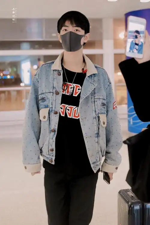 肖战机场照20190329北京飞杭州