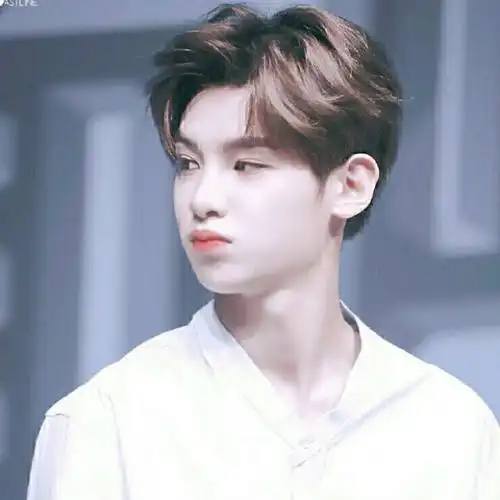 爱豆 黄明昊 若芽色终会铺成海._男生头像_我要个性网