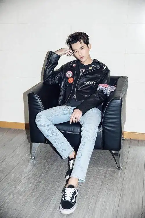 虽然塘主没有吴亦凡高,但是抵不住他身材比例好啊,行走的衣架子:穿衣