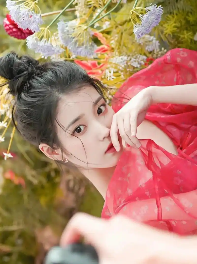 分享iu的100组神图no.12