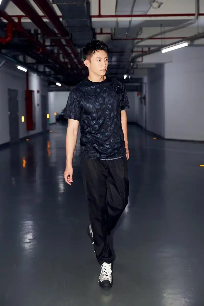 dior迪奥香氛世家大使黄景瑜出发dior迪奥二零二零夏季男装系列发布秀