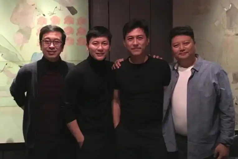 一组照片告诉你,靳东为什么有"合影杀手"的称号!