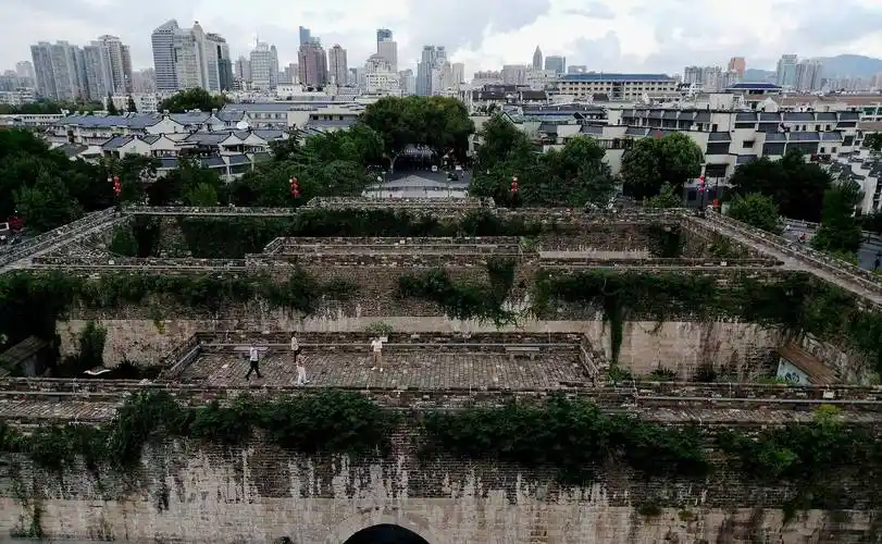 世界上现存最大的瓮城,一次可藏兵3000,被誉为"天下第一瓮城"_中华门