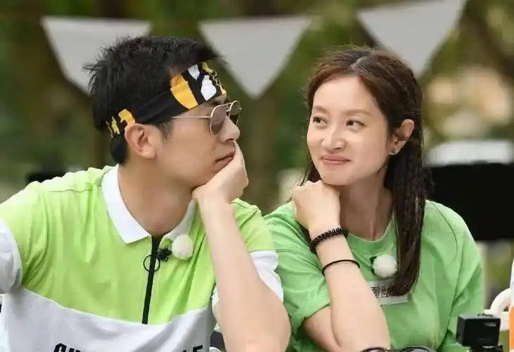 原创演员朱亚文放弃8年初恋单爱沈佳妮行走的荷尔蒙只对老婆释放