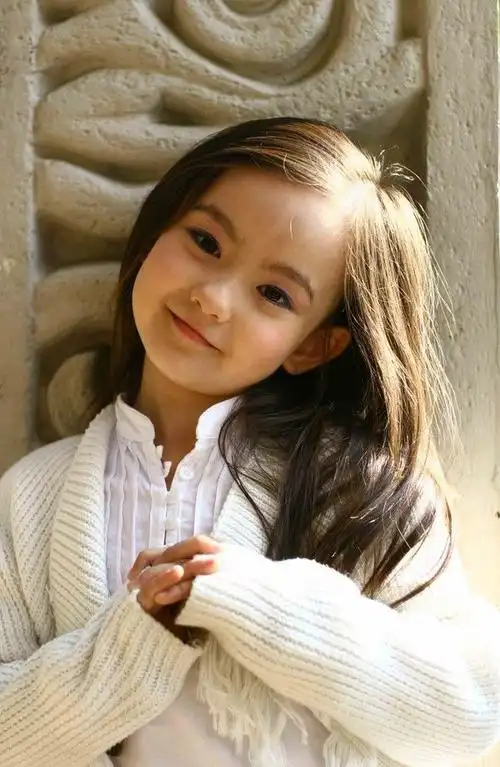 她是中美混血童星,被夸赞绝不会长残 - 仅仅2014年,她参加第三届金