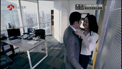 杨恭如但方中信现在已经是有家庭的人呢老婆善解人意女儿乖巧听话也算