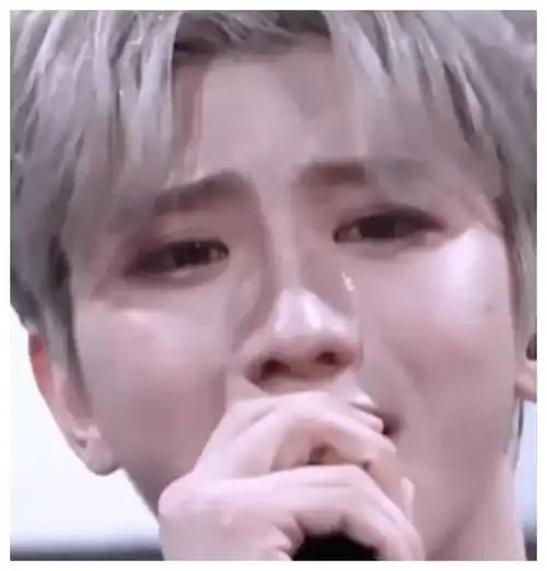 蔡徐坤太依赖眼妆了,流泪时"眼影"彻底晕开,偶像包袱都顾不上