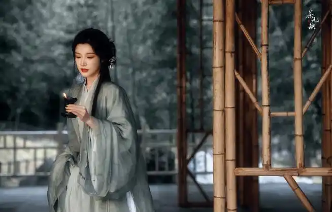 戴燕妮冬至古风写真##戴燕妮竹林绿意古装造型